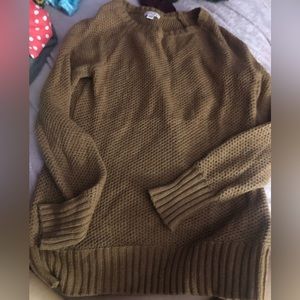 Brand new without tags thick knit sweater B
